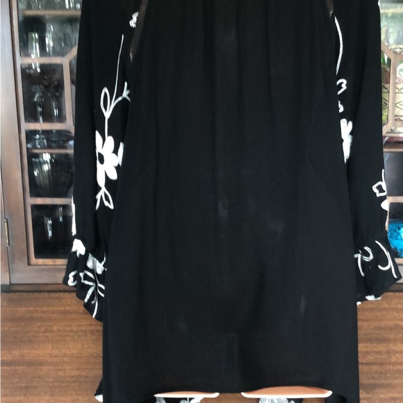 Forgotten Grace Tunic - Picture 4 of 9